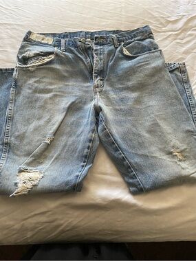 Wrangler Men's Light Blue Relaxed Fit Distressed Jeans